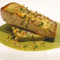 エックス - ランチコース 6410円 の鮮魚のポワレ サラダ菜ソース 大根のコンソメ煮込み ナッツ添え