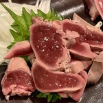 とり成 - レバ刺し 520円(税込)