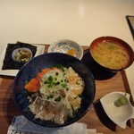 浜の七光り - 海鮮丼(３種類)