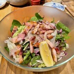 炭火焼鳥 きち蔵 - 炙りベーコン法蓮草サラダ