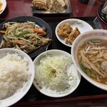 台湾料理龍香苑 - ニラレバ定食！