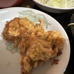 台湾料理龍香苑 - ニラレバ定食の唐揚げ2個