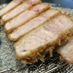 とんかつ ふじ井 - 純白のビアンカリブロースもっとアップ