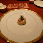 レストラン エヌ.ルトゥール - 北海道厚岸産帆立貝柱のポワレフォアグラバター包みキャビア添え