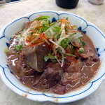 一平 - 牛煮込み豆腐入り(450円)は七味をかけて
