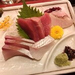 季節料理 なか一 - キレイな刺身たち
