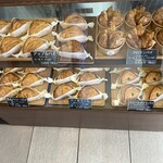 KUMADEL Cafe - ショーケース