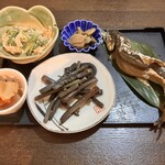 創作料理　誠 - 前菜:ワラビ醤油漬け/キク芋とタラの芽金平/筍の煮物)