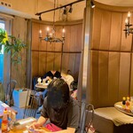 バインセオ サイゴン - 店内
