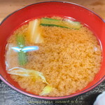 ゆず - みそ汁（珍しく赤だし仕立てだった）