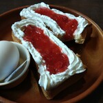 びっくりドンキー 新潟亀貝店 - イチゴホイップトースト