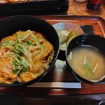 戸隠 - 親子丼　1200円　本来はそばが付きます