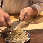 藁焼 みかん - カラスミをすっているのは、ビーフン！