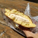 小荒井製菓 - キャラメル生どら (断面)