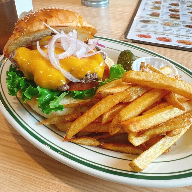 ハンバーガーページ TIN'zDINER といったらこちらのTIN'zBURGER 🍔 自家製スモーク