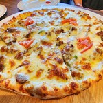 アリーズ フレンド カフェ&レストラン - ビーフ・ケバブピザ（Mサイズ）