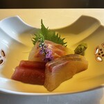 山屋 - お刺身も新鮮で程よくあぶらがのってますー