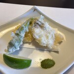 山屋 - 天ぷらもめっちゃ美味しい〜抹茶塩とライムで！