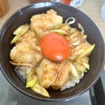 ホルモンうどん 大袋出陣 - 和牛ホルモン丼 500円