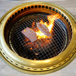 肉菜工房うしすけ - これは人間の特選和牛カルビとロース