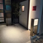 伏見町 栫山 - 上の階にはミシュラン１つ星SINAEがあります