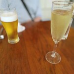 Oyster House Pisca - 生ビール500円（税込）・スパークリングワイン500円（税込）