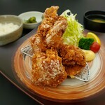 雫石ゴルフ場 - 雫石ゴルフ場の定番「デカ鶏から揚げ定食」