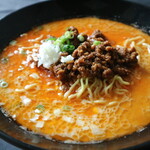 雫石ゴルフ場 - 胡麻の風味が香る「担々麺」