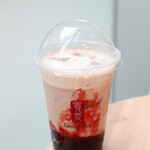 ゴンチャ - ドリンク写真:ストロベリーアールグレイ ミルクティー＋パール ミルクフォーム