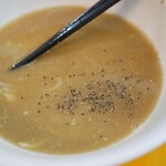 ラーメンエース - ブラックペッパー粗挽き投入
