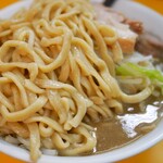 ラーメンエース - ラーメン＋限定煮干　麺ズームアップ