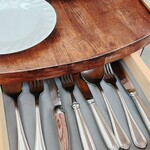 レストラン リッシュ - カトラリーは引き出しに入っています