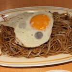 想夫恋 - 焼きそば 並に目玉焼きトッピング