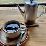 百合珈琲 - ドリンク写真:六甲山ブランド(中深煎り)900円。2杯強のコーヒーがポットに入ってます。