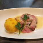 ポチの家 - とろとろ牛肉とクリームコロッケあんかけ