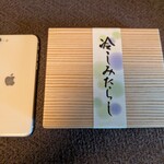 赤坂青野 赤坂見附店 - 縦サイズはiPhoneSEとほぼ同じ