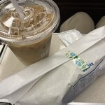 ドトールコーヒーショップ - アイス・ラテとレタスドッグ