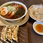 AKIHA麺屋 粋翔 - セット　味玉TPと餃子3つ。