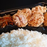フライングバード - 唐揚げT-SHOCK（定食）600円　お肉断面