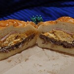 MYTOWN BURGERS - ベーコンチーズバーガー（346g）1100円　御開帳