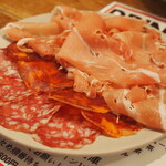 肉ビストロ灯 - 生ハム盛り合わせ