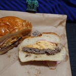 MYTOWN BURGERS - ベーコンチーズバーガー（346g）1100円　断面です