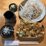 有馬土山人 はなれ - かき揚げ天重とお蕎麦（¥2,300）（税込）