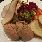 サンパティック - 鶏レバームースと鶏胸燻製のサラダ