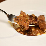 ファイ - 十勝ハーブ牛の内蔵と３種豆の辛いトマト煮込み