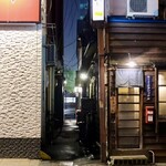 ファイ - 細い路地の奥にあります