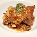 ファイ - 十勝ハーブ牛の内蔵と３種豆の辛いトマト煮込み