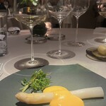 銀座 レカン - フランスホワイトアスパラガスと
                                ロワールのシュナンブラン
                                シュナンブラン飲み比べ