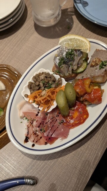 Kitchen Ribs by Shun Tamura