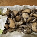 まるしん - かわ焼き❣️ 今までカリカリの脂の落ちた皮が美味しいと思っていたがジューシーな鶏皮がこんなに美味しいなんて感動(⸝⸝⸝›௰‹⸝⸝⸝)ﾝﾏｯ~♡